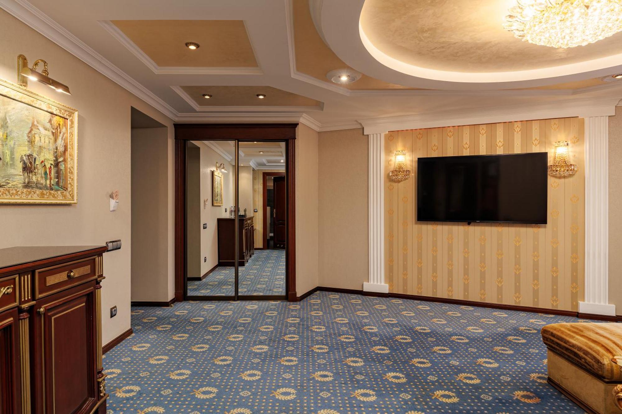 Eurohotel Lviv Quarto foto